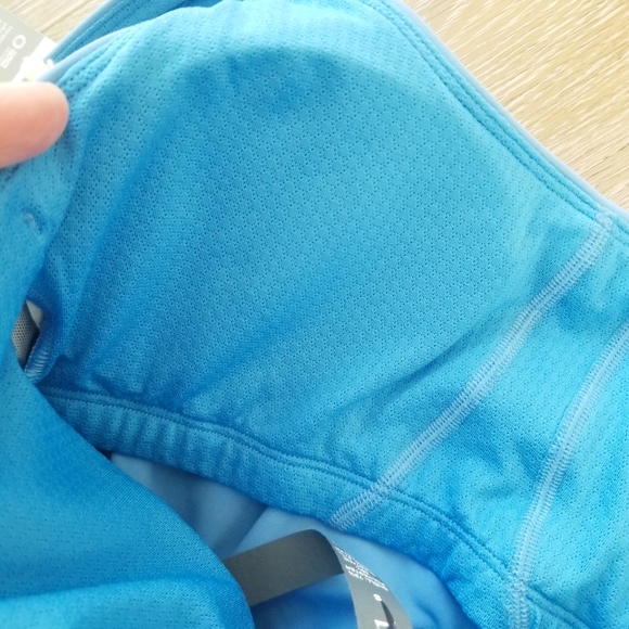 Vuori Daily Crop Tank Top Baltic Blue NWT Athletic Yoga Tennis Price Is Firm - Picture 9 of 12